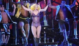 Lady Gaga：神彩巡回演唱会,璀璨舞台，神彩绽放全球巡回演唱会